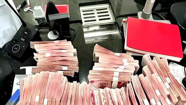 配资头条官网 存款别再犯傻！这六个禁忌你知道吗？老员工教你守住血汗钱！